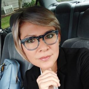 Meet your Posher, Elizabeth